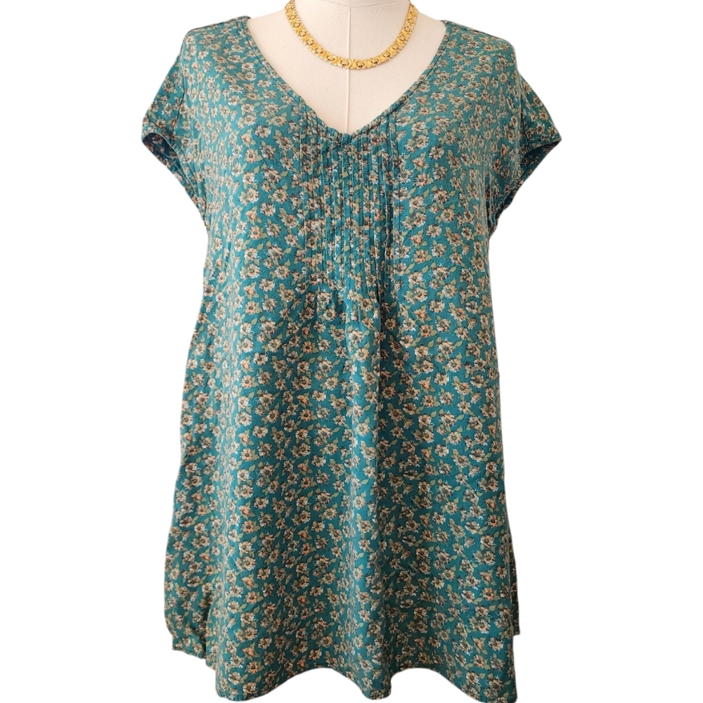 Ditsy floral tunic / babydoll fit top. Large.